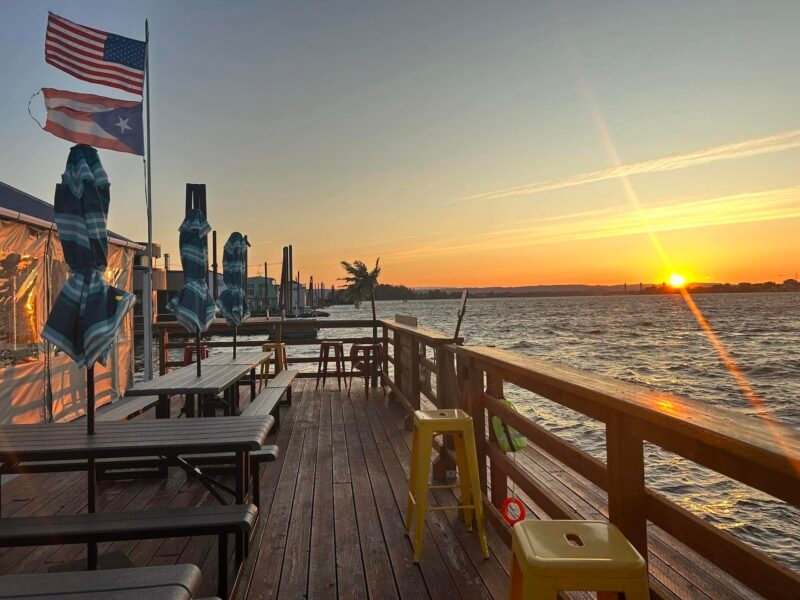 Portland floating restaurants - Sunset at Sabor Del Rio Cafe on the Columbia River